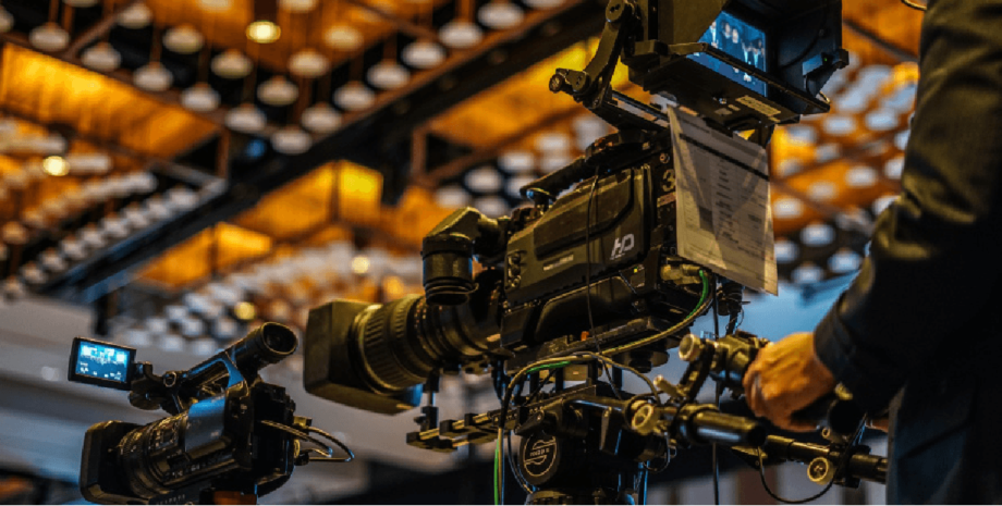 業務用カメラ　カメラマン