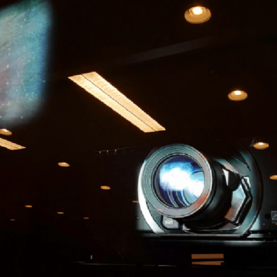 大型プロジェクター　投影