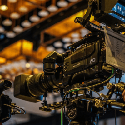 業務用カメラ　カメラマン